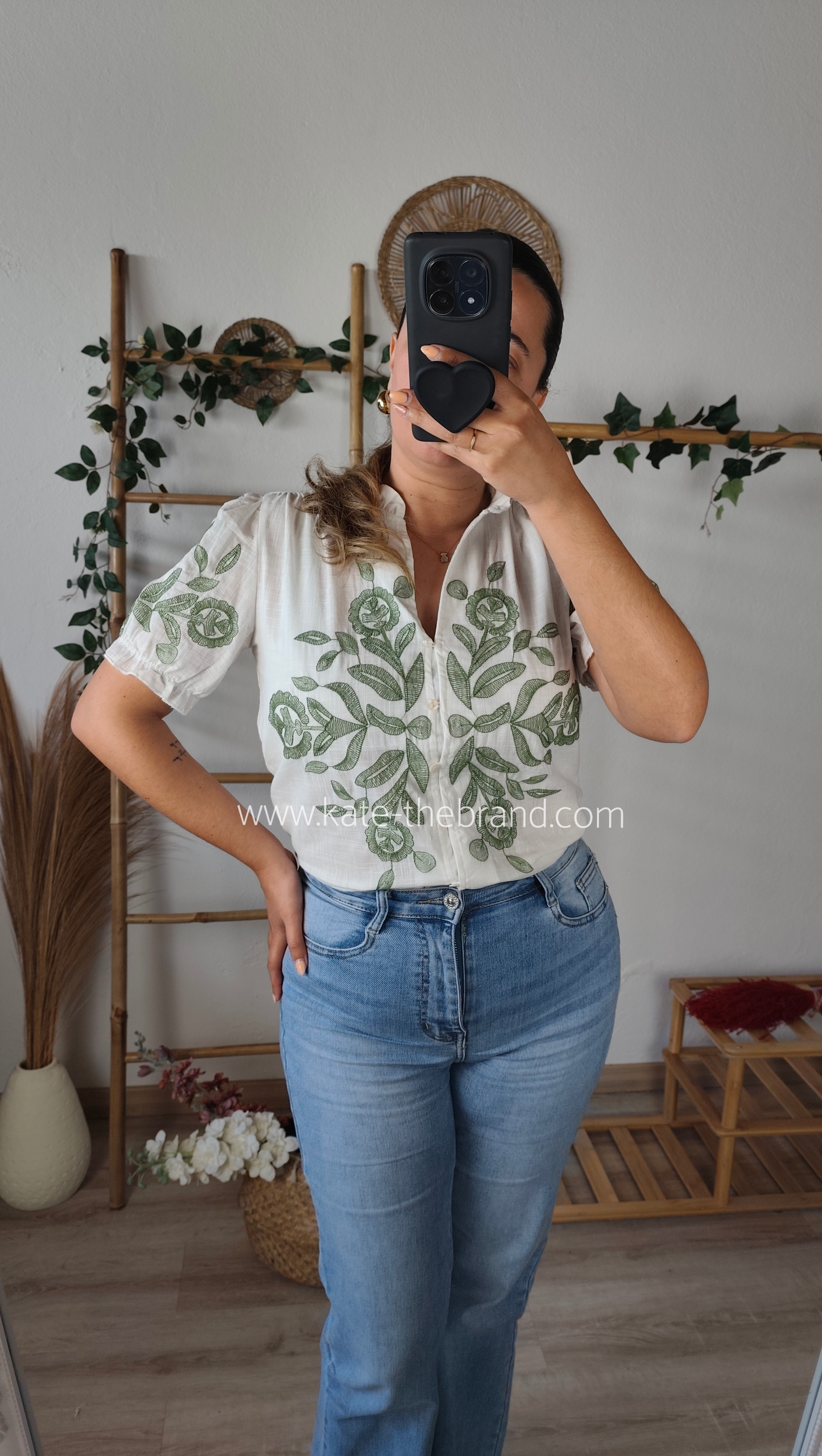 Camiseiro bordado