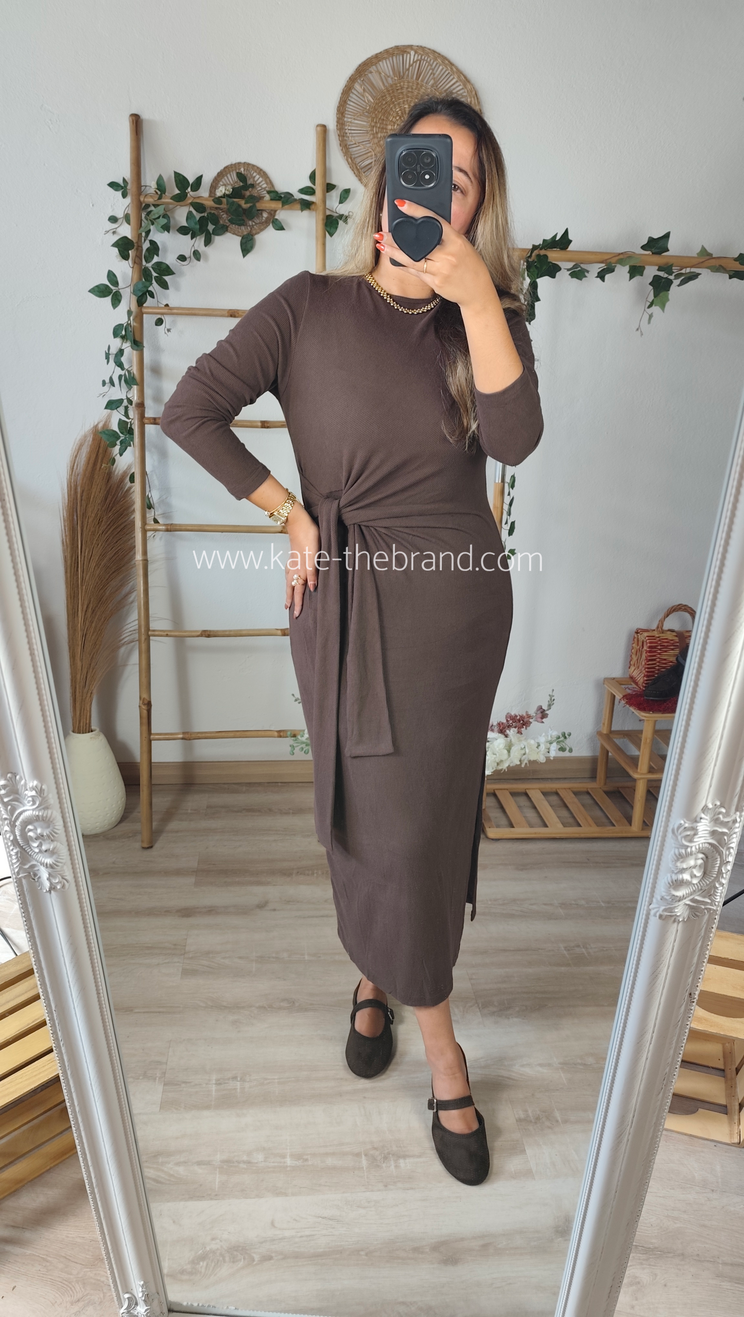 Vestido chocolate laçadas