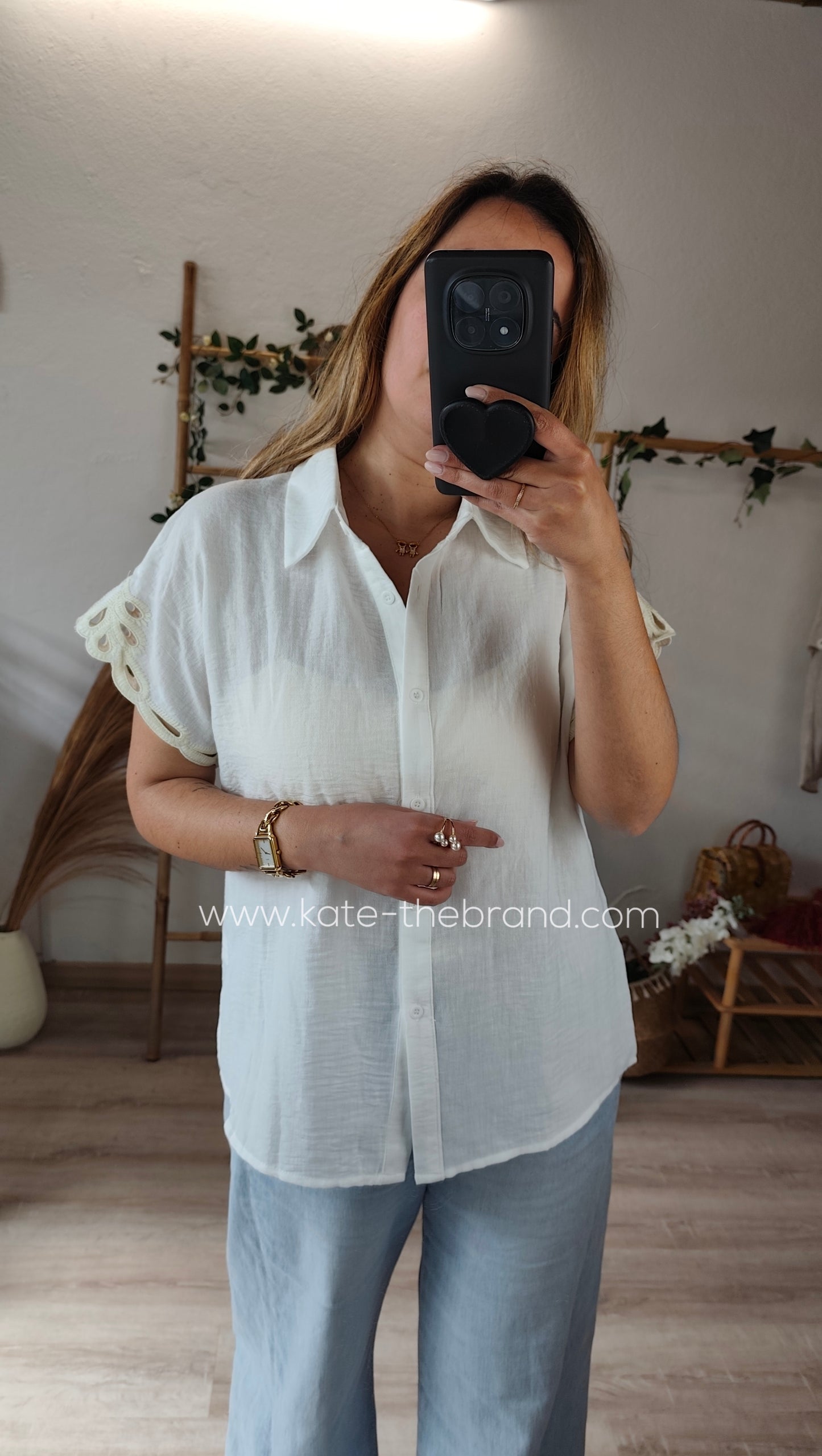 Camiseiro com mangas bordadas