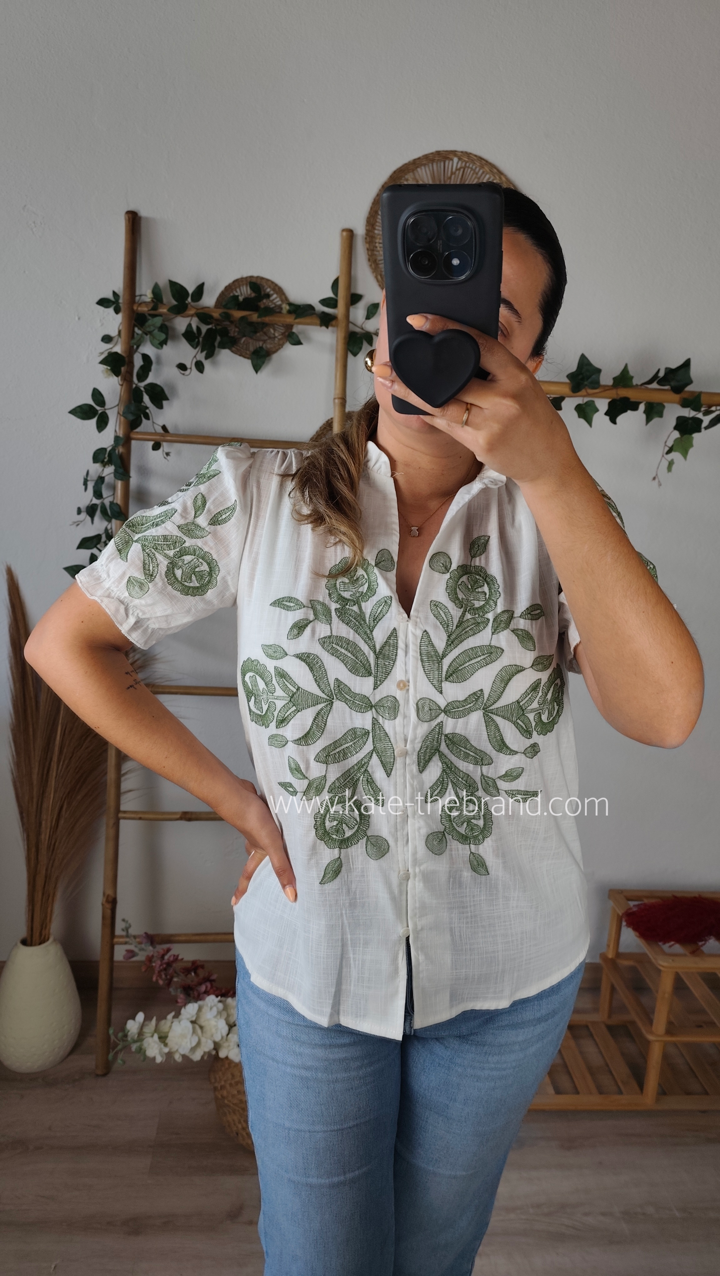 Camiseiro bordado