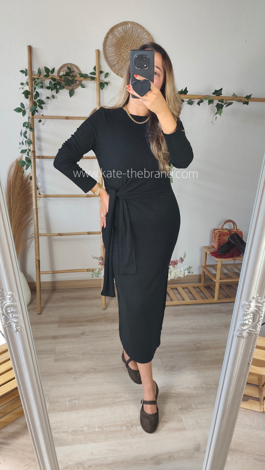 Vestido preto laçadas