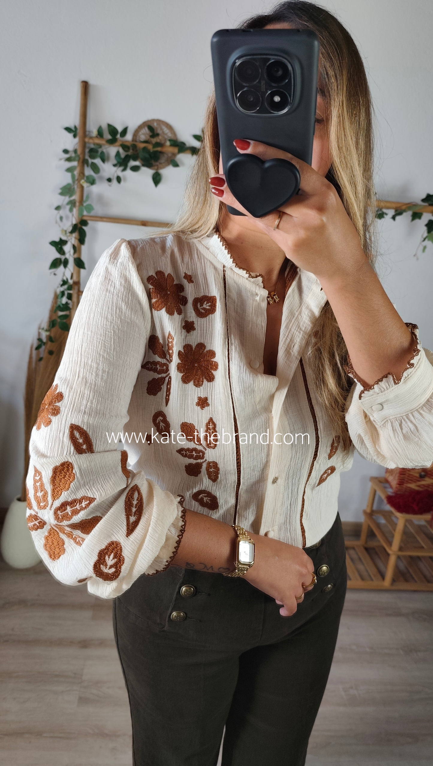 Camiseiro bordado