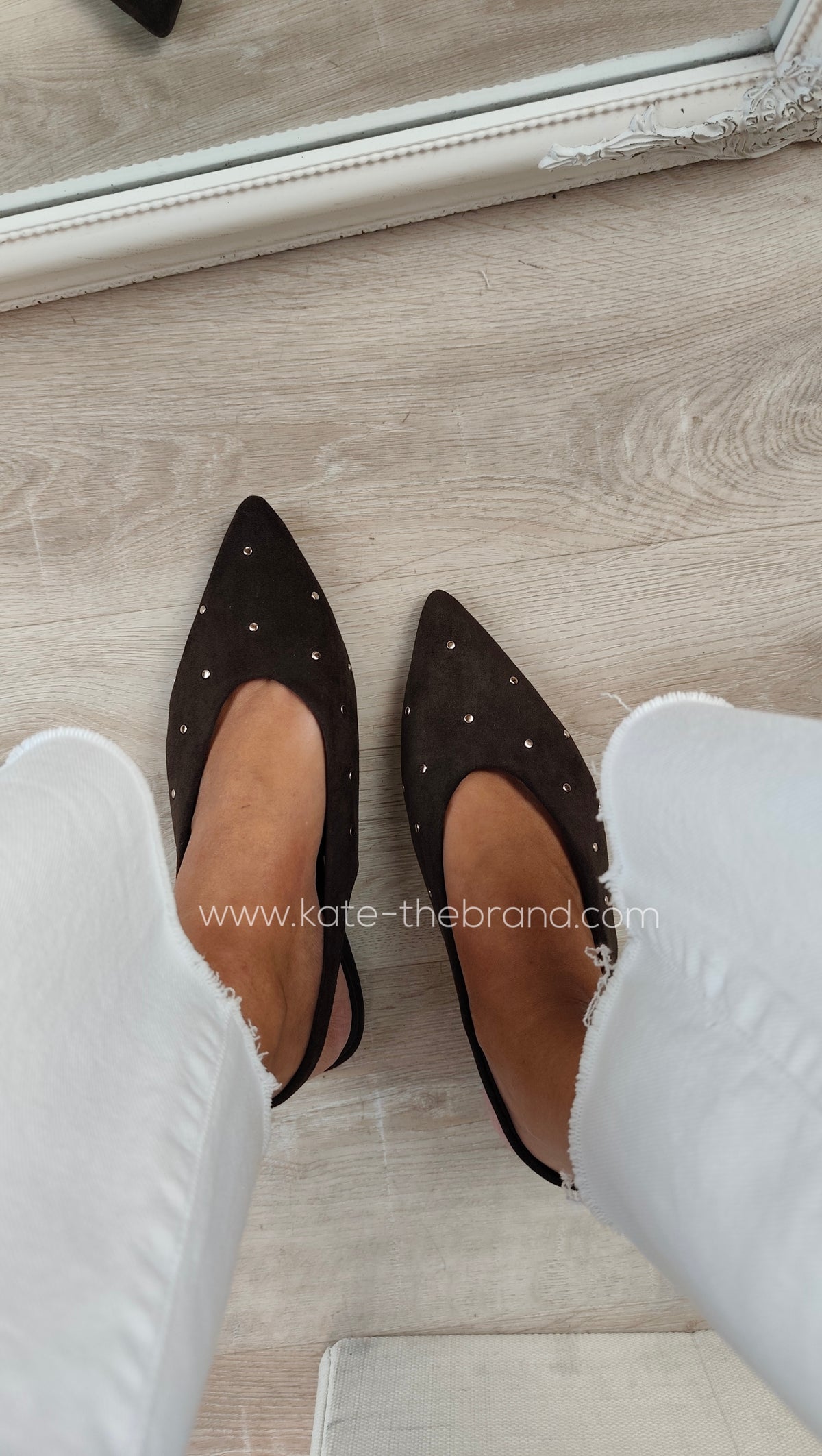 Sapato plano tachas